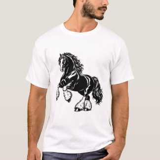 Camiseta Poderosa ilustração de cavalo Shire preto e branco