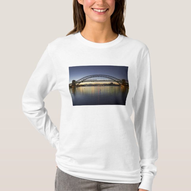 Camiseta Ponte da Baía de Sydney e Ópera de Sydney em (Frente)