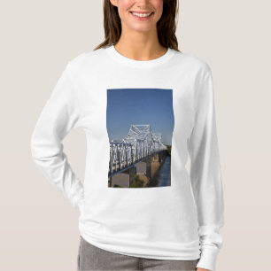 Camiseta ponte da rodovia I-20 sobre o rio Mississippi,