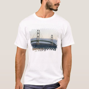 Camiseta Ponte Mackinac que abrange o estreito de 4