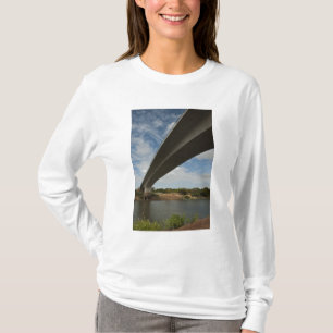 Camiseta Ponte que liga a Guiana ao Brasil sobre o Takutu