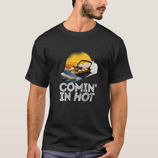 Camiseta Pontoon Boat  Comin In Hot   Boating Lake for Dad (Frente)