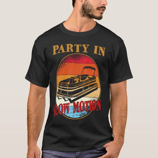 Camiseta Pontoon Dizendo Festa De Presente De Bebendo Em Mo (Frente)