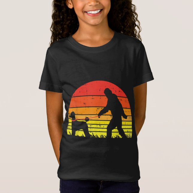 Camiseta Poodle Sasquatch Bigfoot Sunset Retro Dog Lover Ow (Frente)
