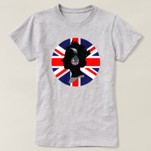 CAMISETA POP CULTURE QUEEN ELIZABETH COM FONES DE OUVIDO DE