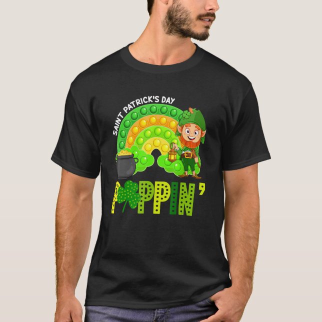 Camiseta Pop de Poppin It Boho Rainbow Saint Patrick's Day  (Frente)