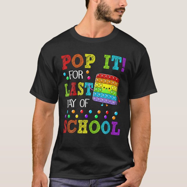 Camiseta Pop Para O Último Dia Da Faculdade Um Brinquedo De (Frente)