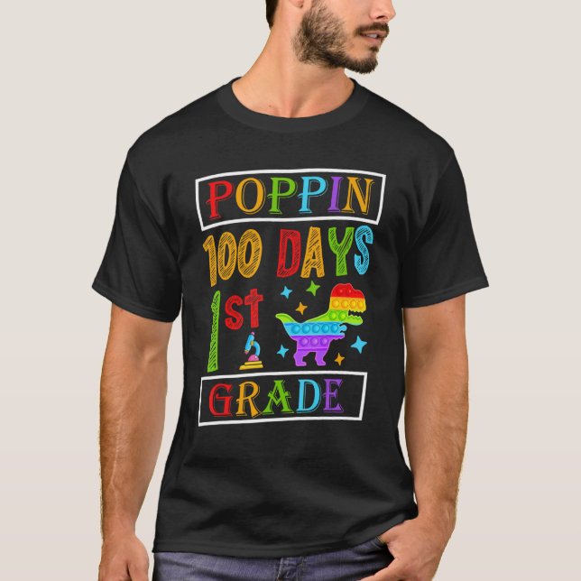 Camiseta Poppin 100 Days 1st Grade Dinosaur Elementary Kid  (Frente)