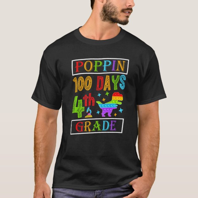 Camiseta Poppin 100 Days 4th Grade Dinosaur Elementary Kid  (Frente)