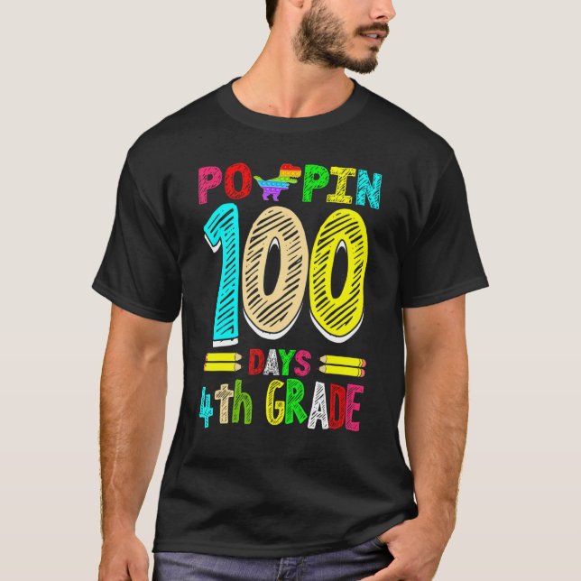 Camiseta Poppin 100 Days 4th Grade Dinosaur Primary School  (Frente)