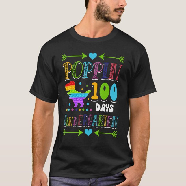 Camiseta Poppin 100 Days Kindergarten School Dinosaur Schoo (Frente)