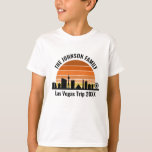 Camiseta Pôr do sol da Las Vegas Strip Férias Personalizada<br><div class="desc">Camisetas legais personalizadas do céu de Las Vegas ao pôr do sol para as férias em família ou viagem de despedida de solteiro na cidade das luzes. Jogue de nascer a pôr do sol nesta cidade e lembre-se disso com este souvenir de recordação.</div>