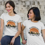 Camiseta Pôr do sol da Las Vegas Strip Férias Personalizada<br><div class="desc">Camisetas femininas legais e personalizadas do skyline de Las Vegas ao pôr do sol para as férias em família ou viagem de despedida de solteiro na cidade das luzes. Jogue de sol a sol nesta cidade e lembre-se disso com este souvenir de recordação.</div>