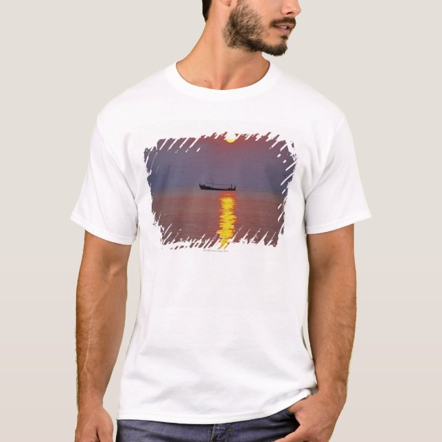 Camiseta Por do sol e mar 2 (Frente)