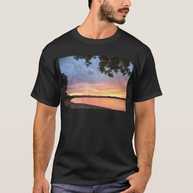 Camiseta Por do sol épico de agosto Colorado (Frente)