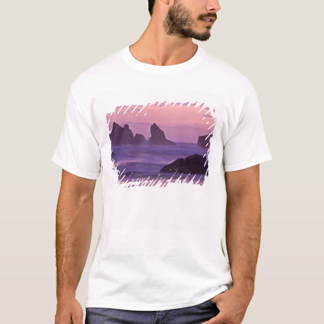 Camiseta Pôr do sol nos Sea Stacks da Praia de Bandon. (Frente)