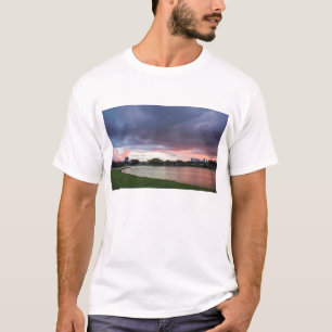 Camiseta Por do sol sobre o parque