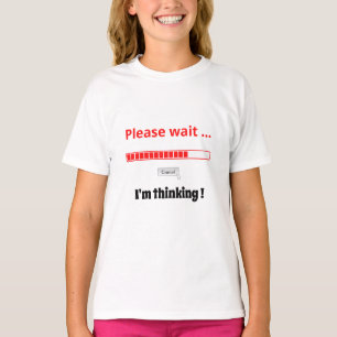 Camiseta Por favor, espere, estou pensando em texto persona