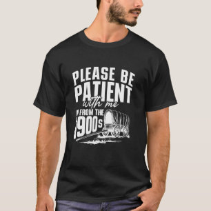 Camiseta Por Favor Seja Paciente Eu Sou dos Anos 1900 Piada