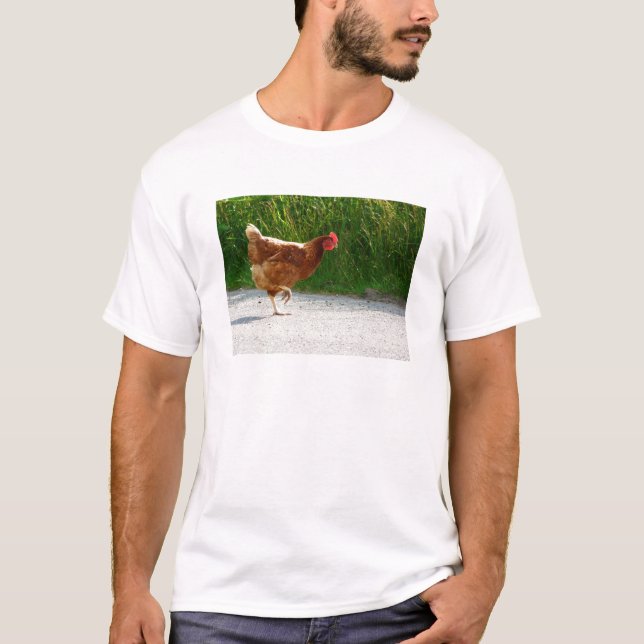 Camiseta Por que a galinha cruzou a estrada? (Frente)