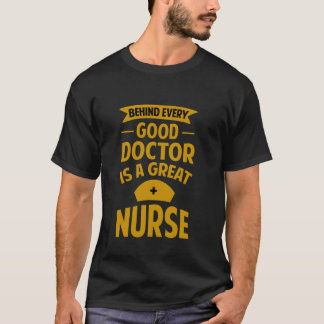 Camiseta Por trás de cada bom médico está um grande herói e