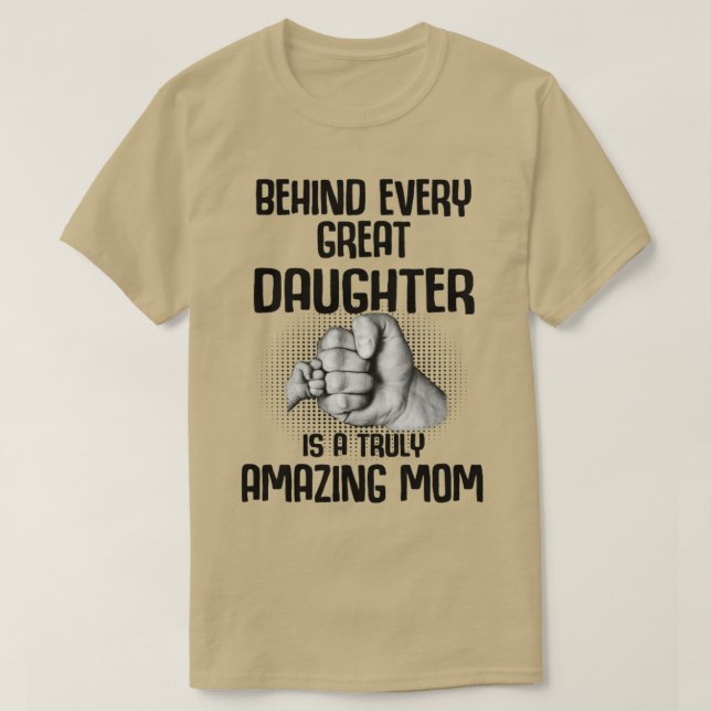 Camiseta Por Trás De Cada Filha De Excelente É Uma Mãe Real (Frente do Design)