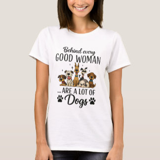 Camiseta Por trás de toda boa mulher há muitos cães