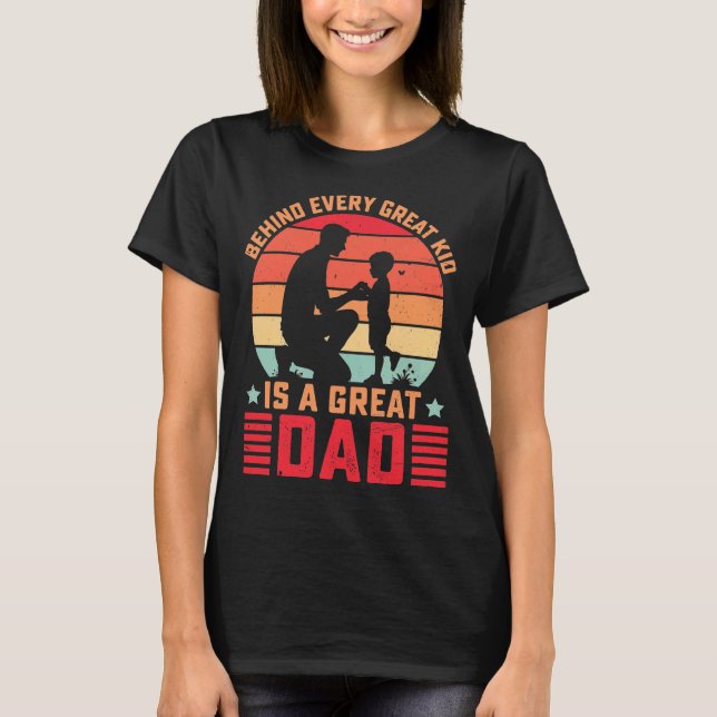 Camiseta Por trás de todo grande filho há um grande pai (Frente)