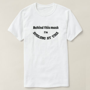 Camiseta Por trás desta máscara estou sorrindo em 'Cha T-