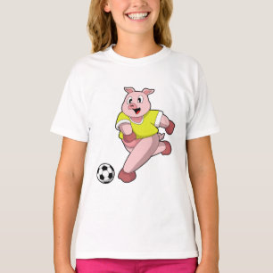Camiseta Porco como jogador de futebol com futebol