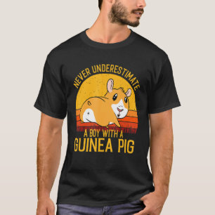 Camiseta Porco-guineense Nunca Subestima Um Menino Com Um G