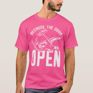 Camiseta Porque A Porta Estava Aberta E Engraçada, Paraquea