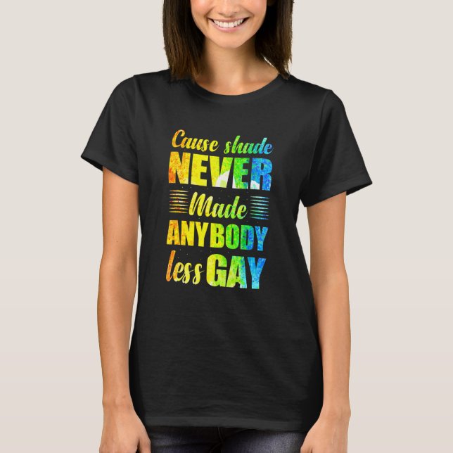 Camiseta Porque a sombra nunca fez ninguém menos Gay (Frente)