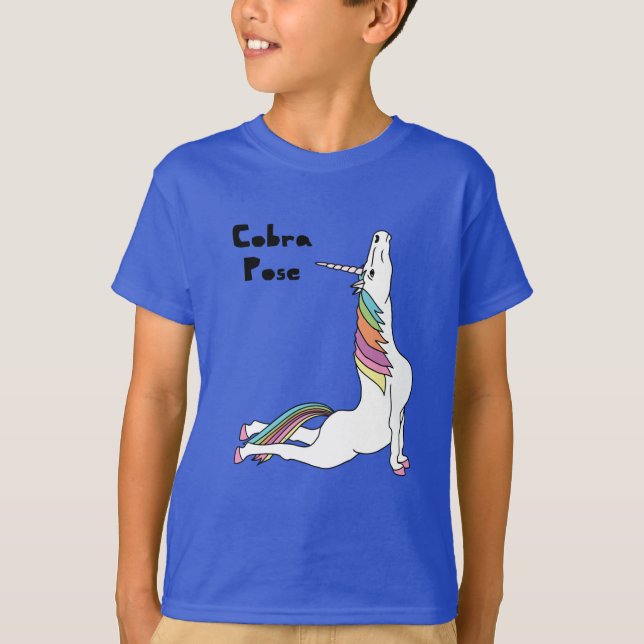 Camiseta Pose da cobra do unicórnio da ioga (Frente)
