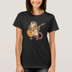 Camiseta Possum Tocando Violão Com Sobremesa Ocupa Guitarri