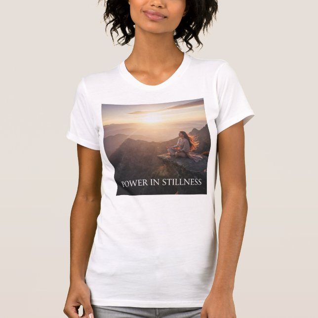 Camiseta Power in Stillness – Calm Is the New Strength (Frente)