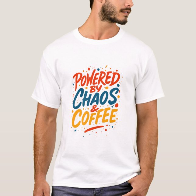 Camiseta Powered by Chaos and Coffee T-Shirt  (Frente)