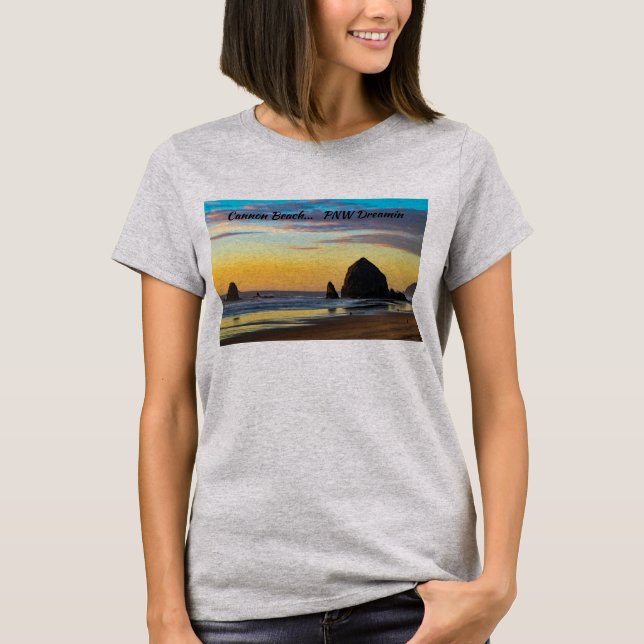 Camiseta Praia do canhão - rocha do monte de feno no por do (Frente)