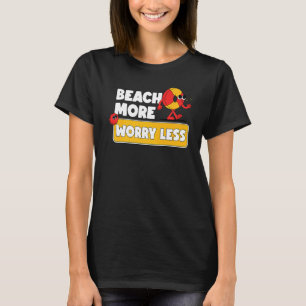 Camiseta Praia Mais Preocupada Menos Férias Víbias de Verão