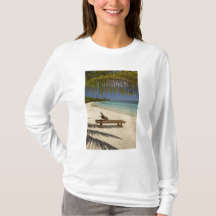 Camiseta Praia, palmeiras e espreguiçadeira