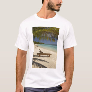 Camiseta Praia, palmeiras e espreguiçadeira