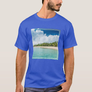 Camiseta Praia Tropical Cercada por Palmeiras