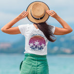 Camiseta Praise Cruise Custom Family Reunion Pocket Women s<br><div class="desc">Legal camisetas de férias da família para um pai, mãe, irmã e irmão vestirem num cruzeiro da ilha. Apresenta belas palmeiras em frente a um pôr do sol bonito rosa da praia. Camisetas personalizadas perfeitas para sua viagem de verão ao mar. Personalize com seu nome no texto de reunião da...</div>