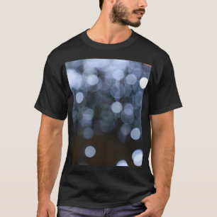 Camiseta Prata, fundo branco da noite.