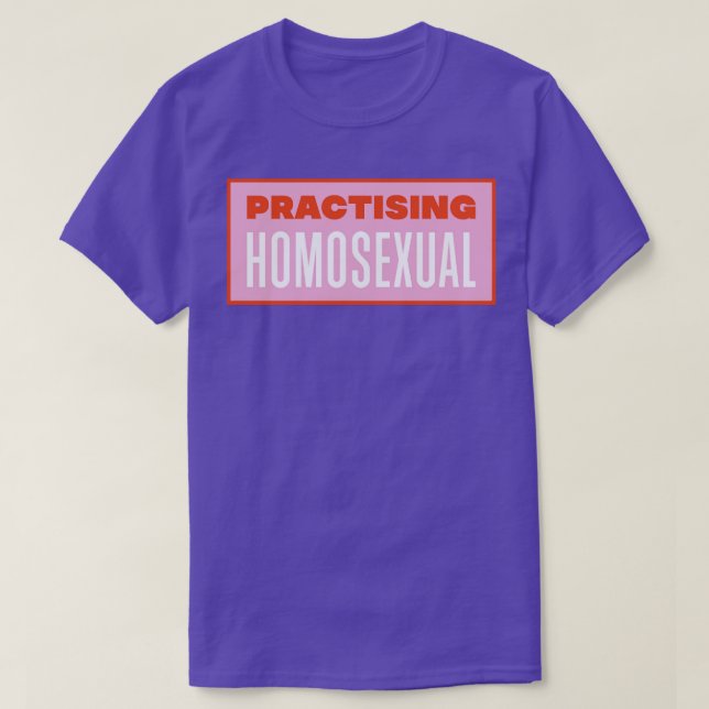 Camiseta Praticando Meme LGBT Homossexual Engraçado (Frente do Design)