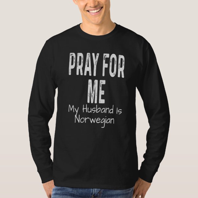 Camiseta Pray For Me My Husband Is Norwegian  Spouse Partne (Frente)