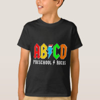 Pré-escola Abcd rola meninos de volta à escola pro