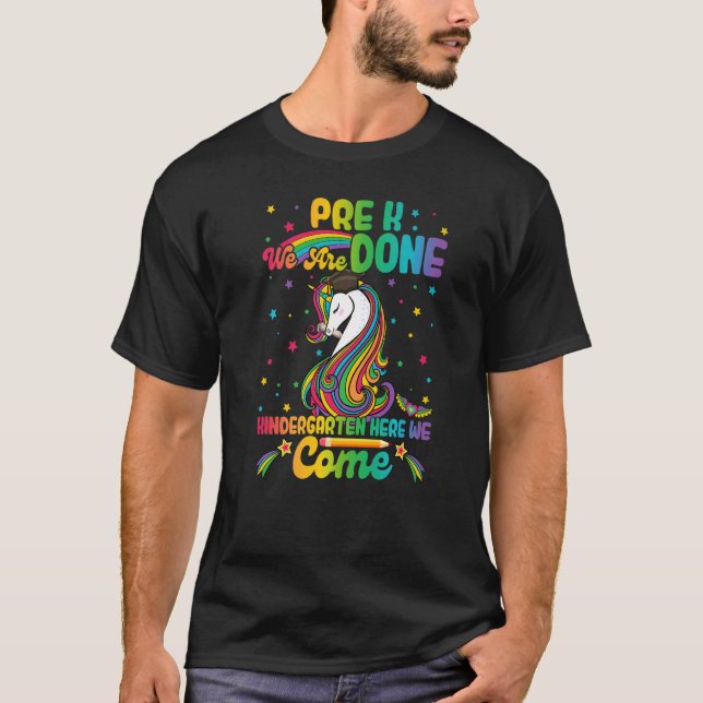 Camiseta Pré K Feito O Jardim De Infância Aqui Vemos Olá Ve (Frente)