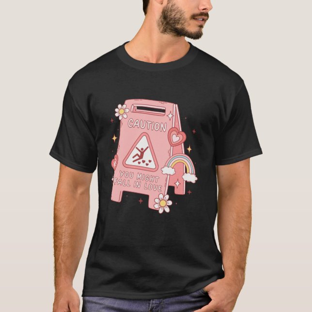 Camiseta Precaução Que Você Pode Apaixonar-Se Retro Engraça (Frente)