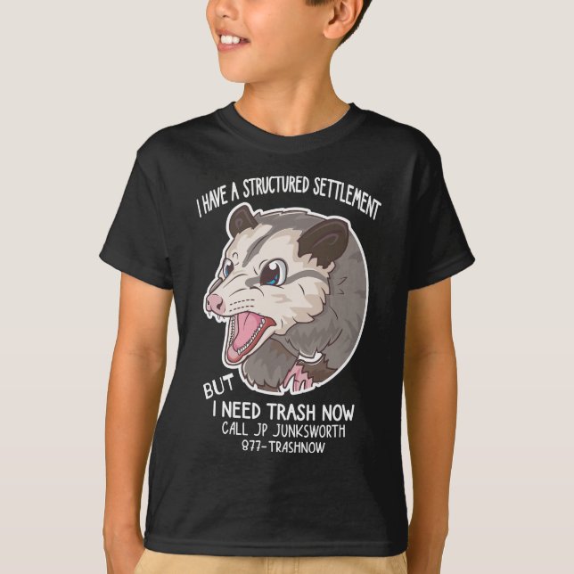 Camiseta Preciso De Lixo Agora Possum Meme Engraçado Possum (Frente)